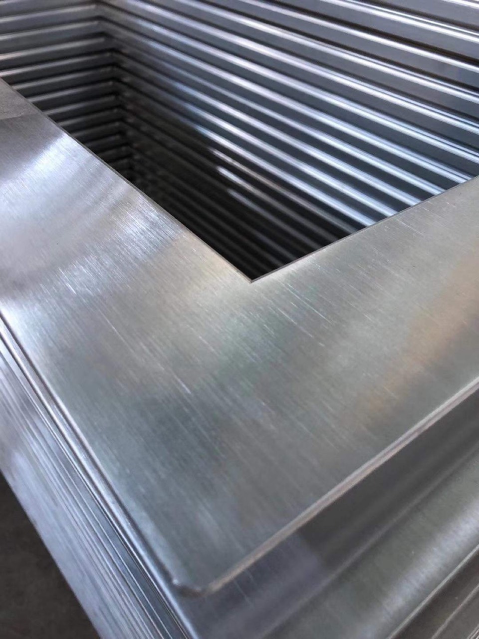 Cửa nhôm hàn góc Grober